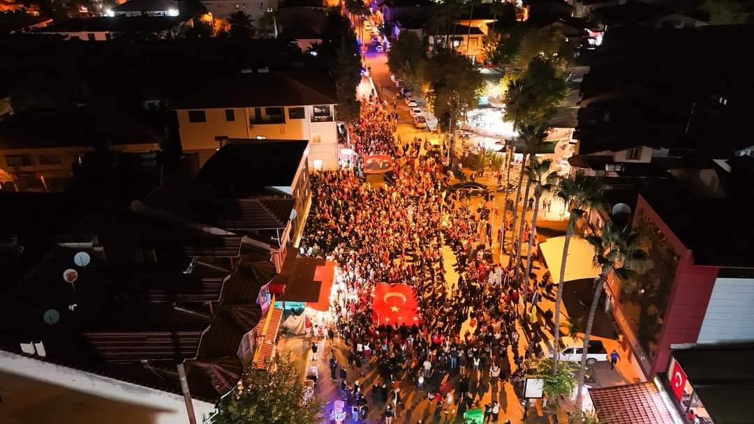 Fener Alayı Yürüyüşümüzü Vatandaşlarımızın Yoğun Katılımıyla Çoşkuyla Gerçekleştirdik